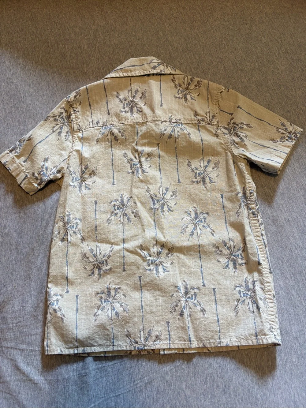 OshKosh B'gosh Boys 5/6 Matching Set Beige Palm Print Button Up Shirt and Shorts